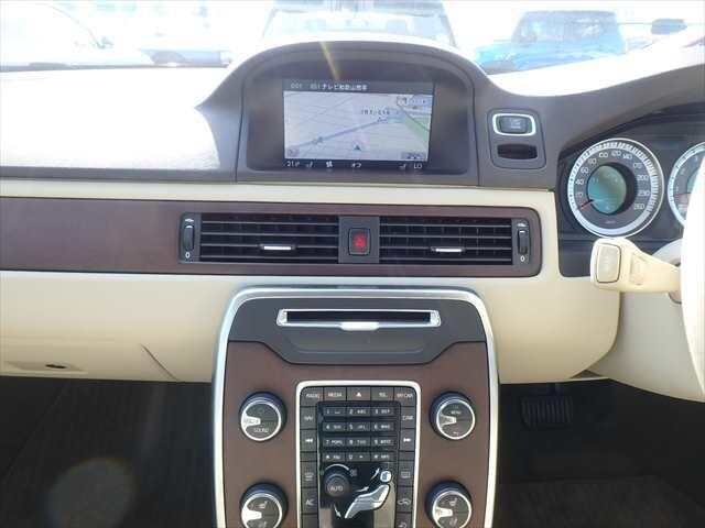 Volvo XC70 view 16