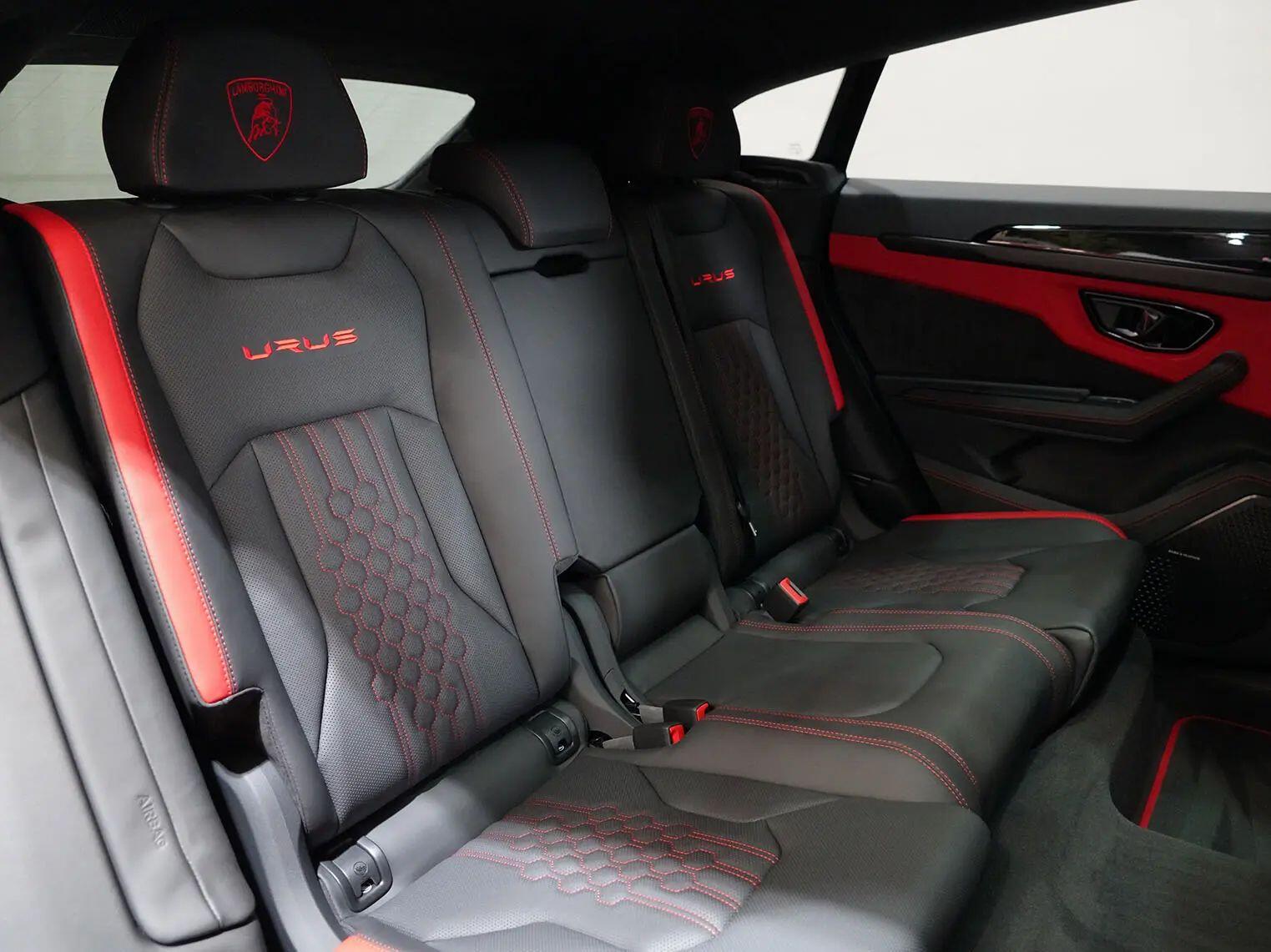 Lamborghini Urus view 38