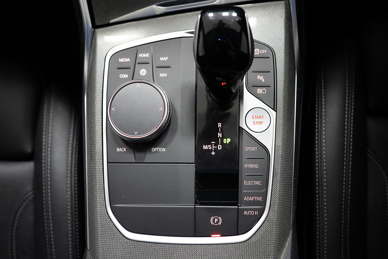 BMW 3 Series view 20