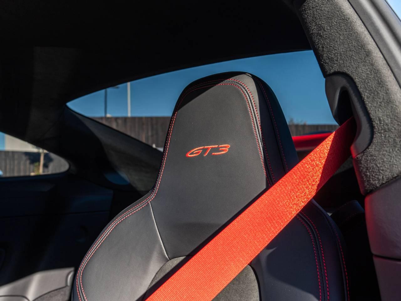 Porsche 911 view 29