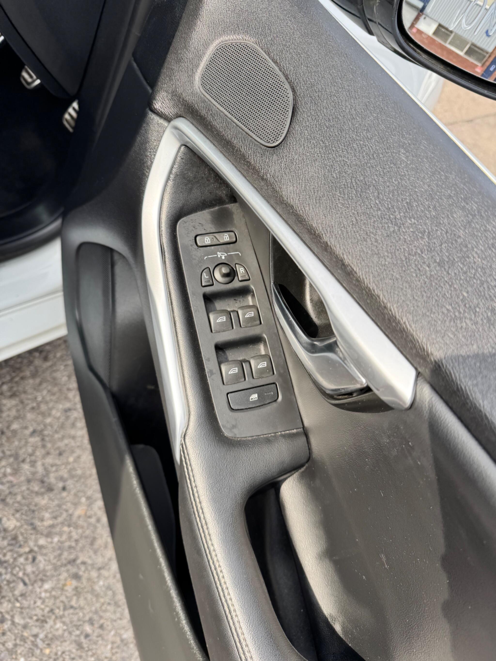 Volvo V40 view 30