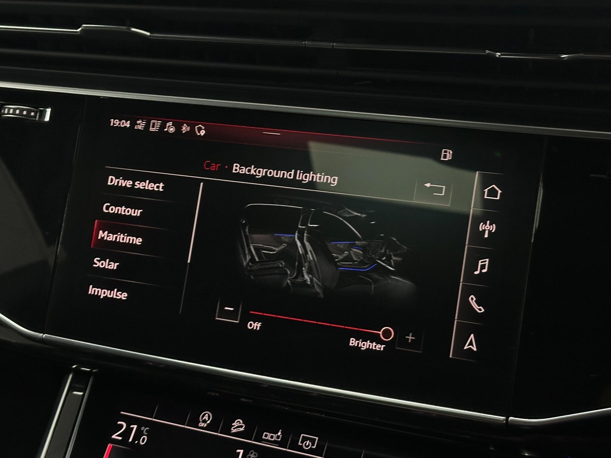 Audi Q8 view 33