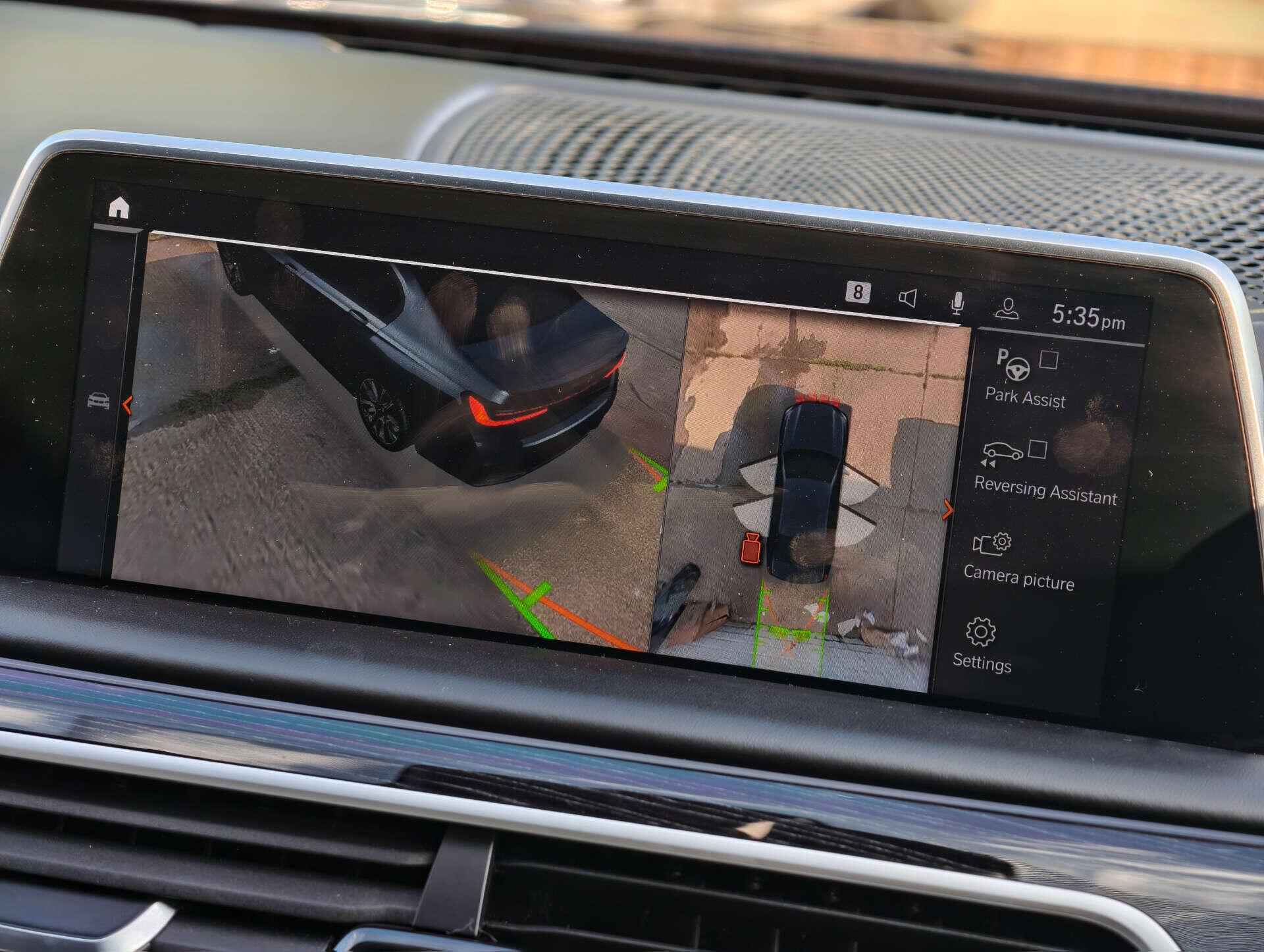 BMW 7 Series view 35