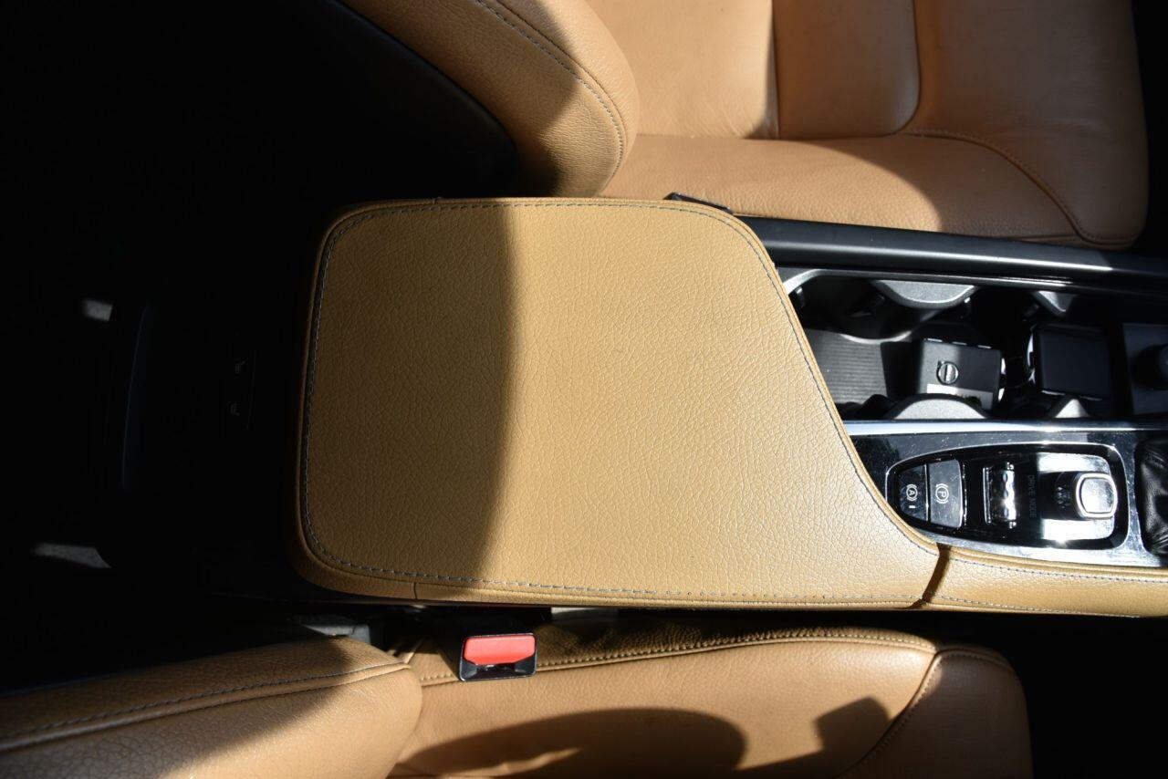 Volvo XC90 view 36