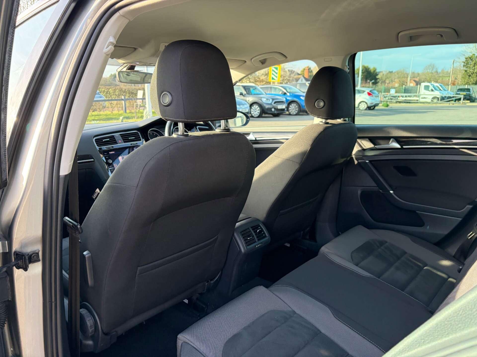 Volkswagen Golf view 22