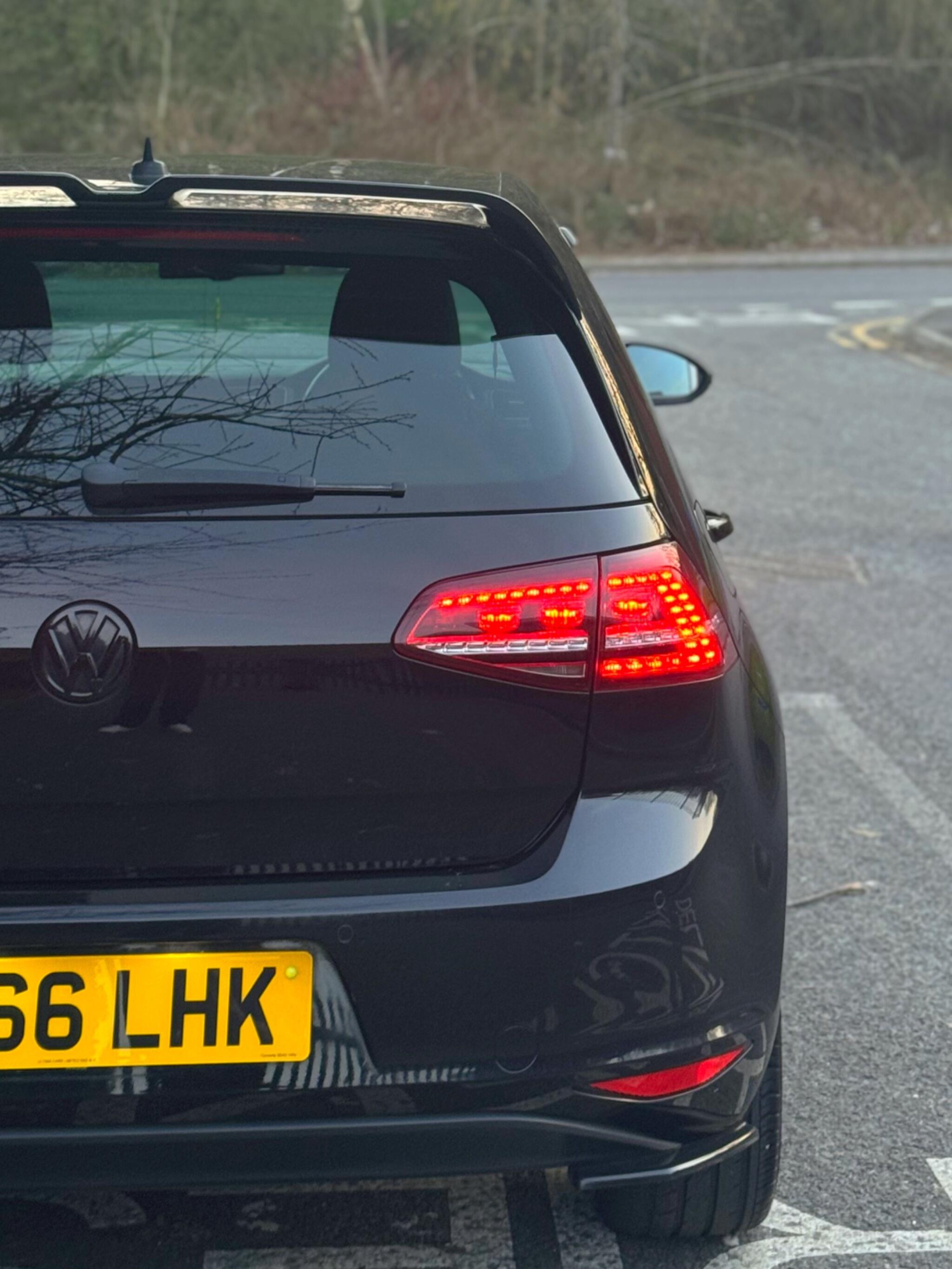 2016 Volkswagen Golf 2.0 TDI BlueMotion Tech GTD DSG Euro 6 (s/s) 5dr image 32