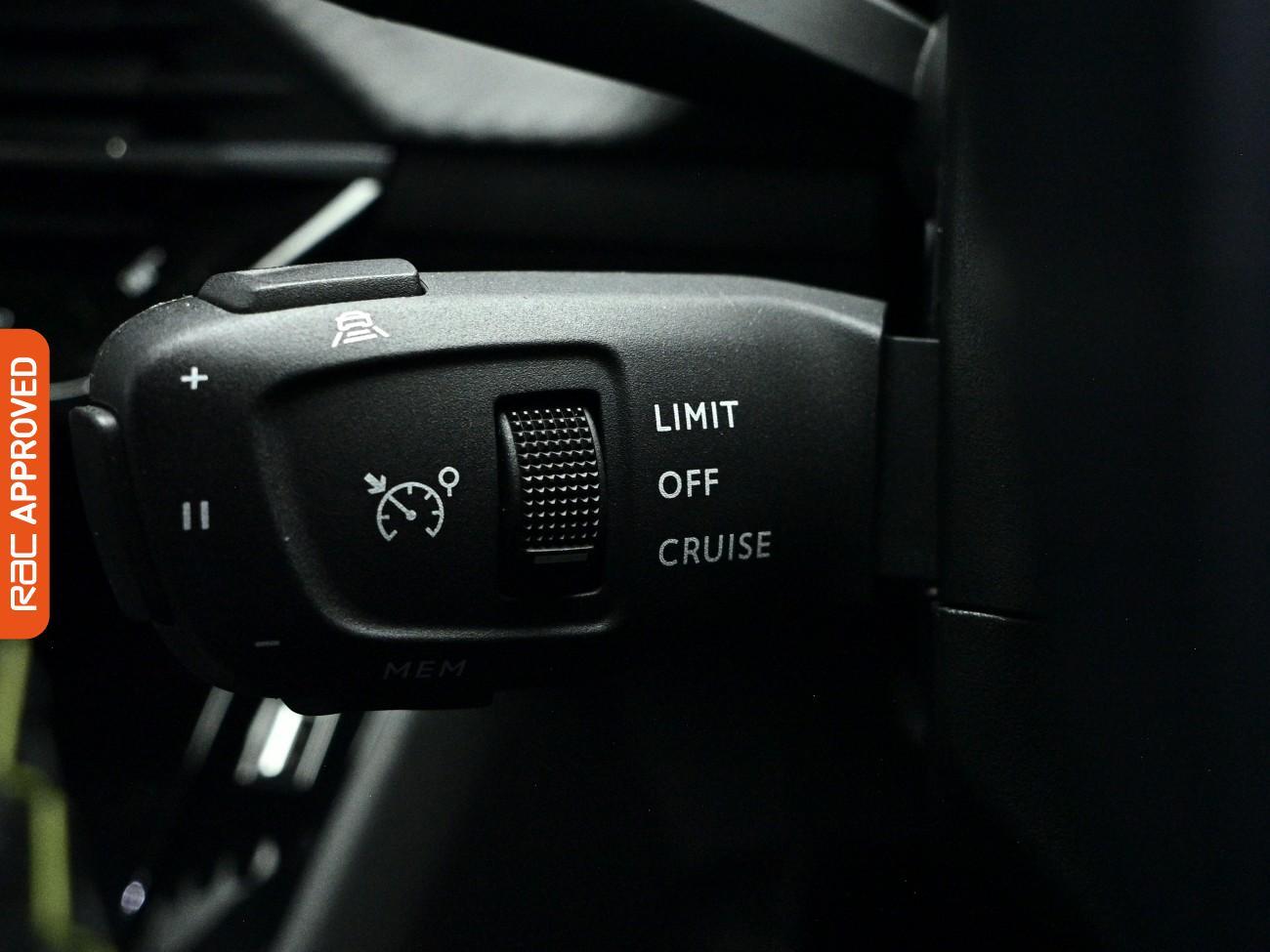 Peugeot E-208 view 22