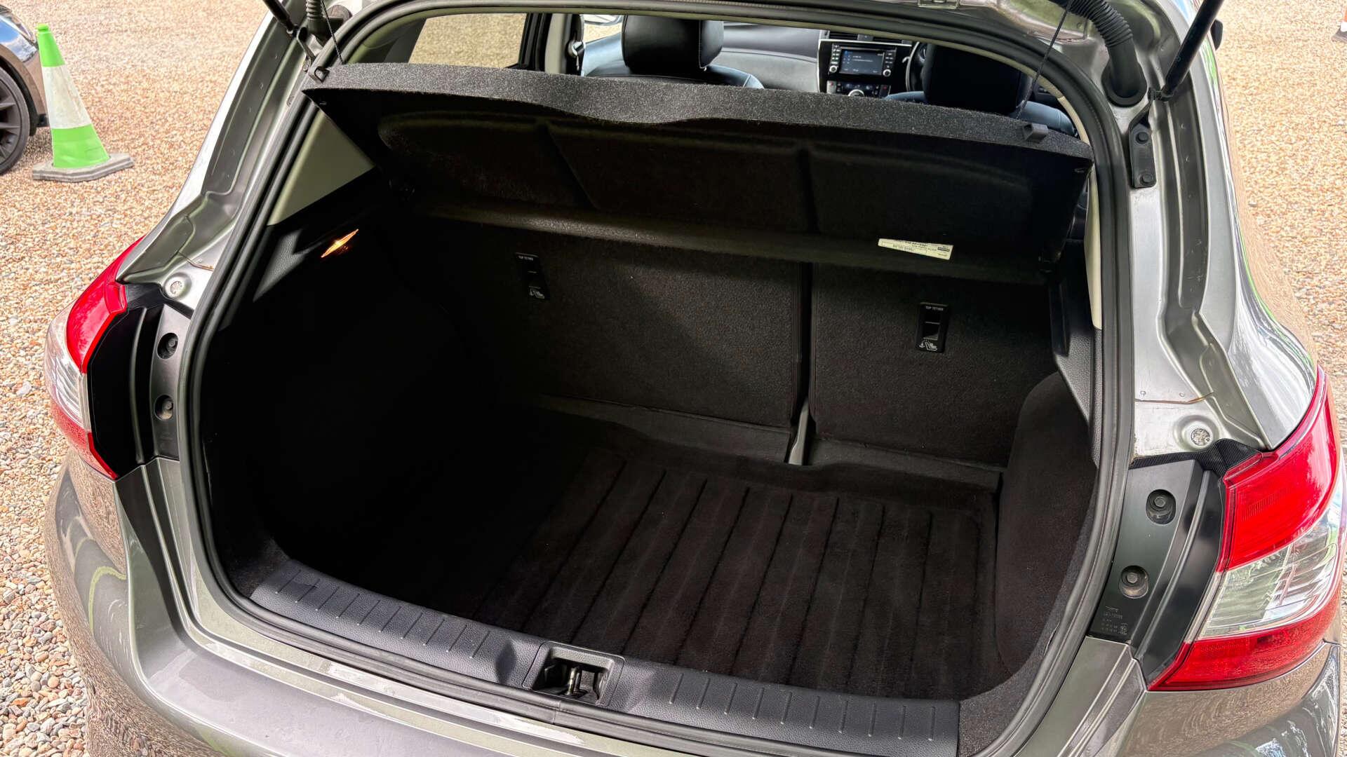 Nissan Pulsar view 37