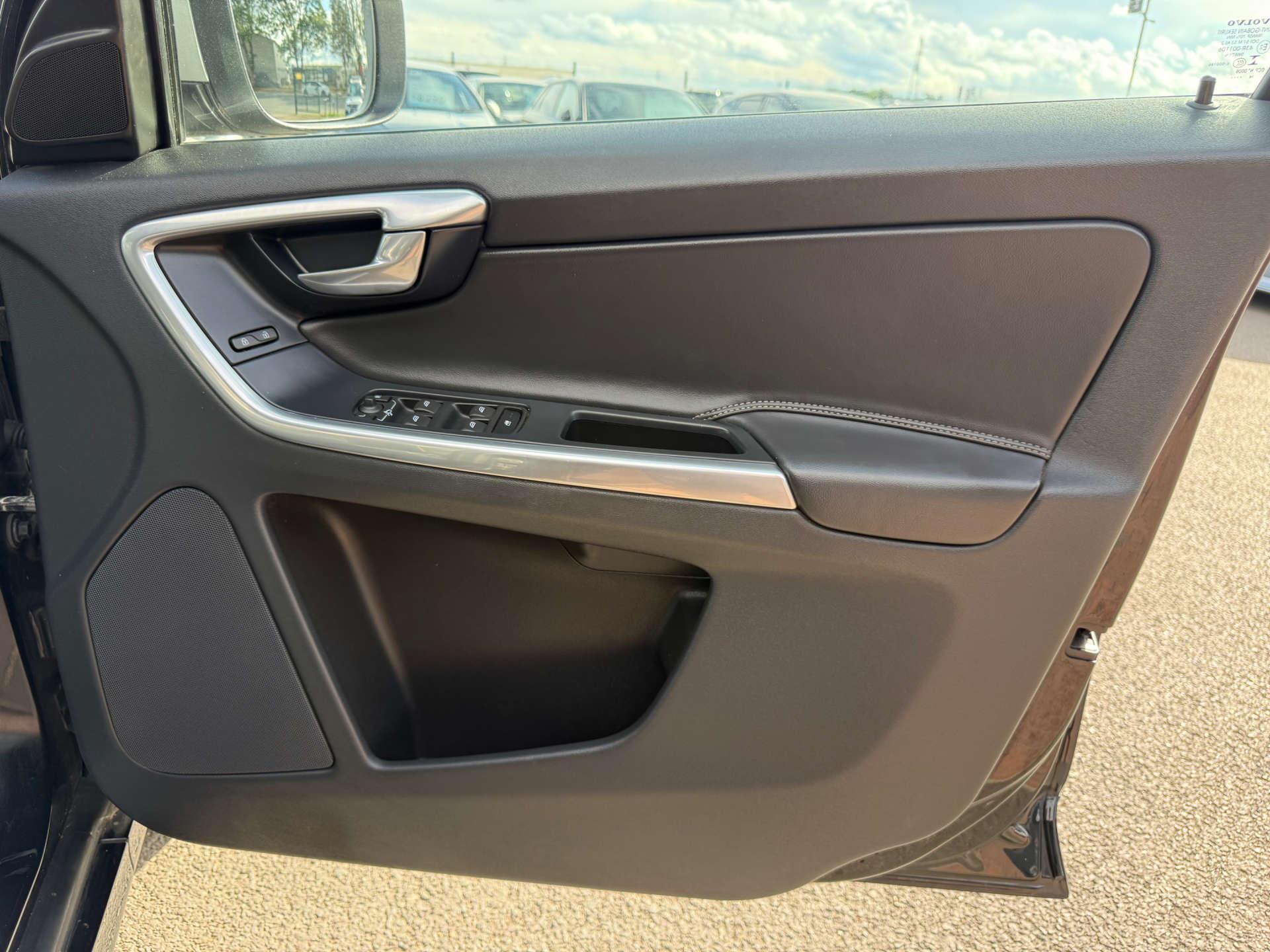 Volvo XC60 view 36