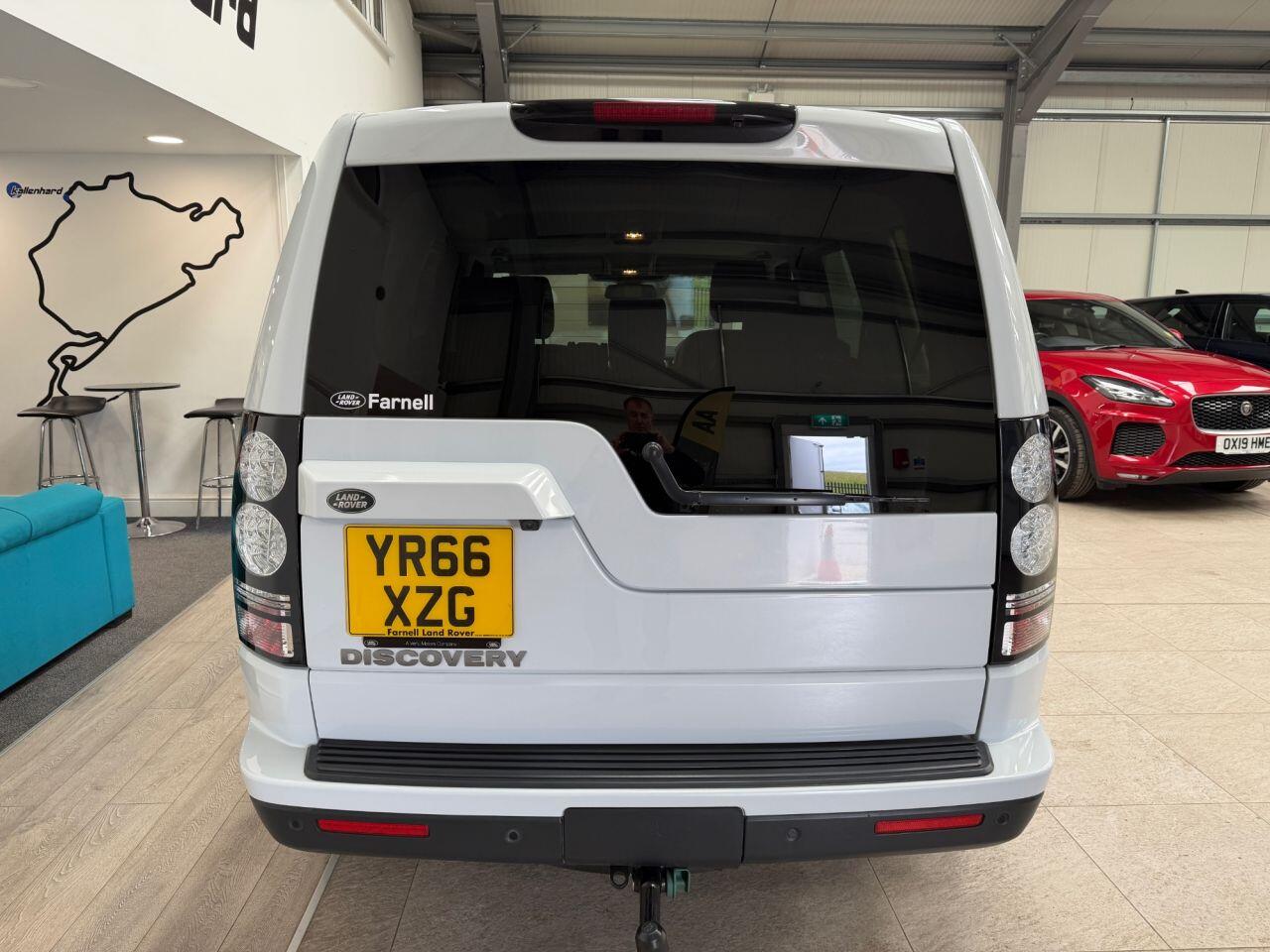 Land Rover Discovery 4 view 8