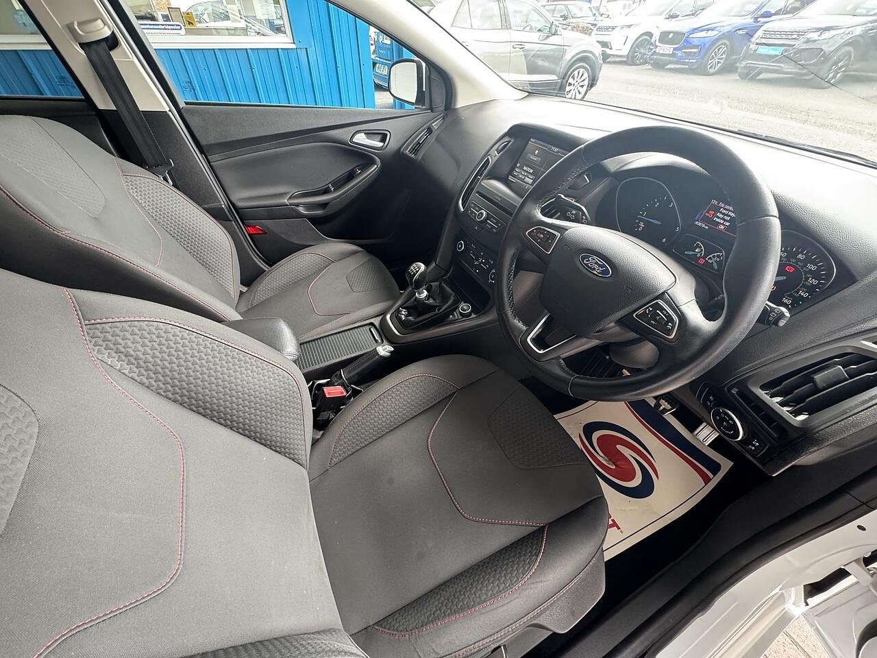 Ford Focus view 10