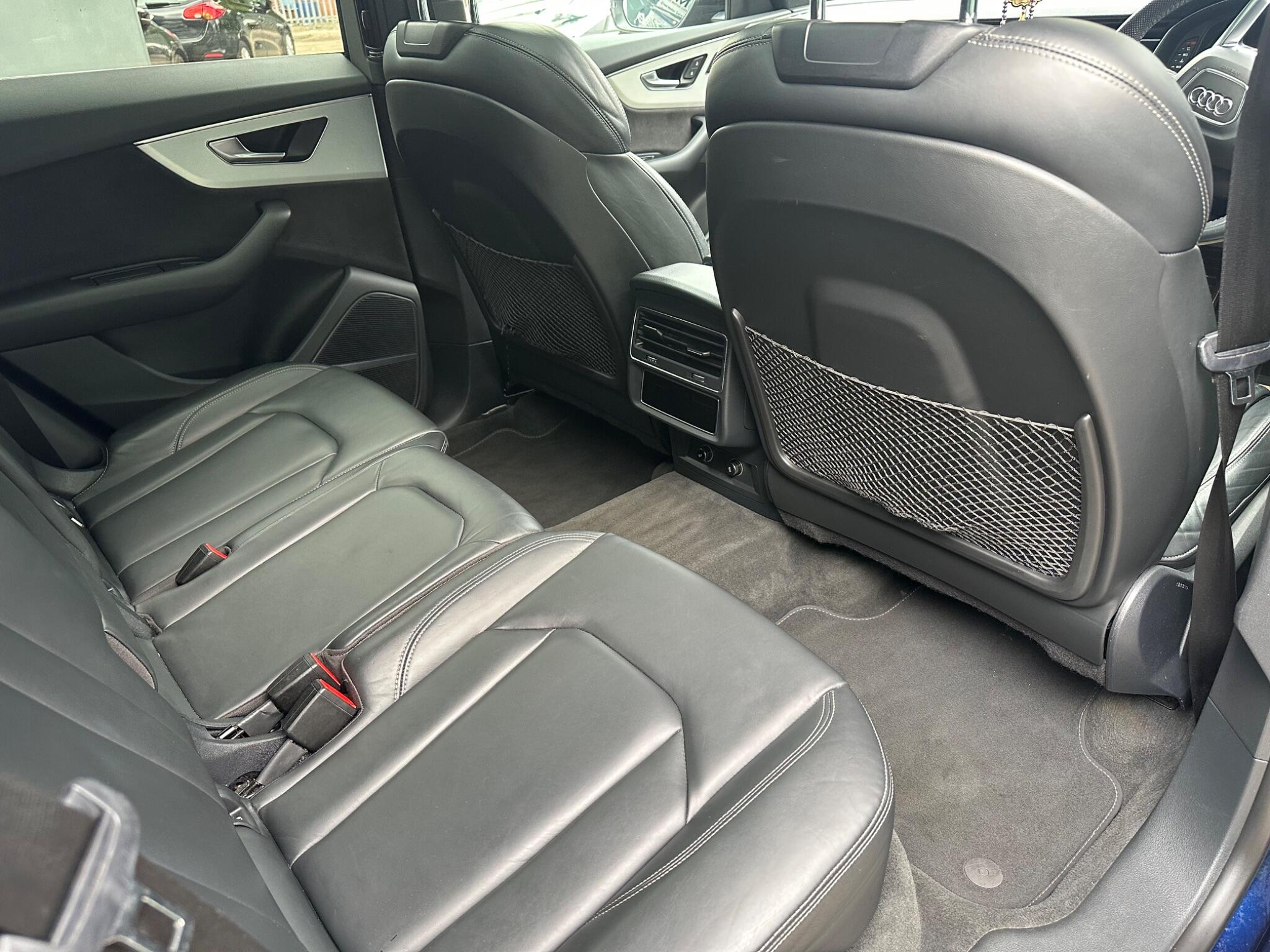 Audi Q8 view 33