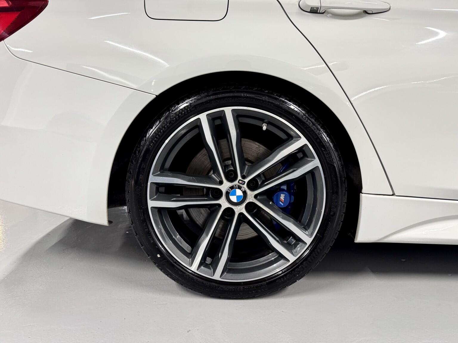 BMW 3 Series view 4