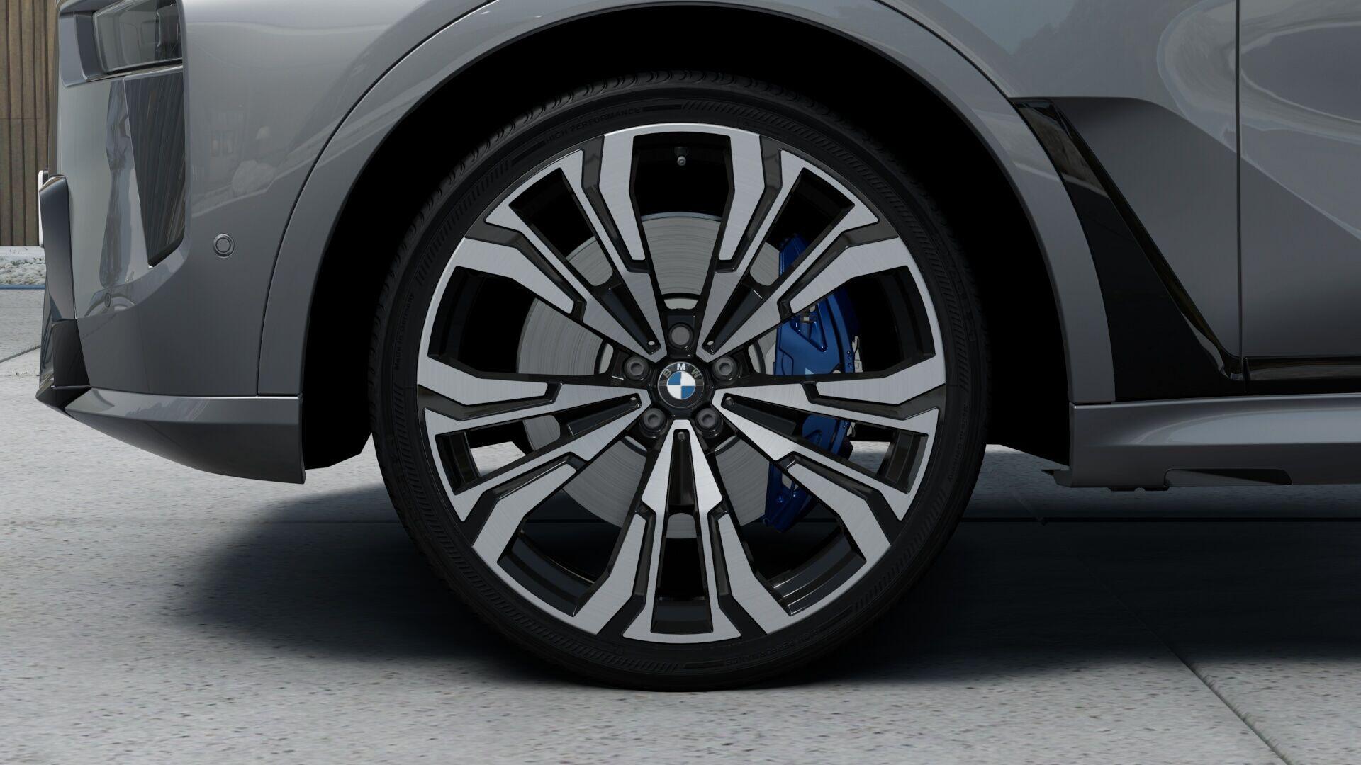 BMW X7 view 8