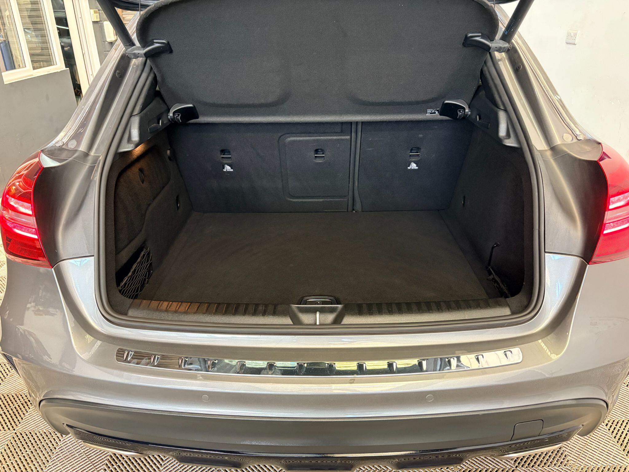 Mercedes-Benz Gla view 24
