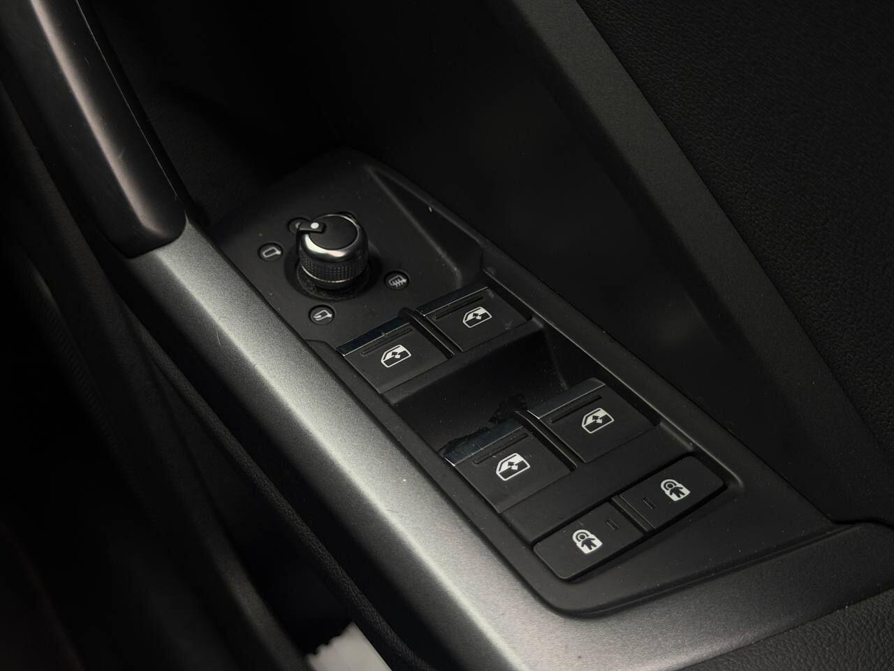 Audi Q3 view 40