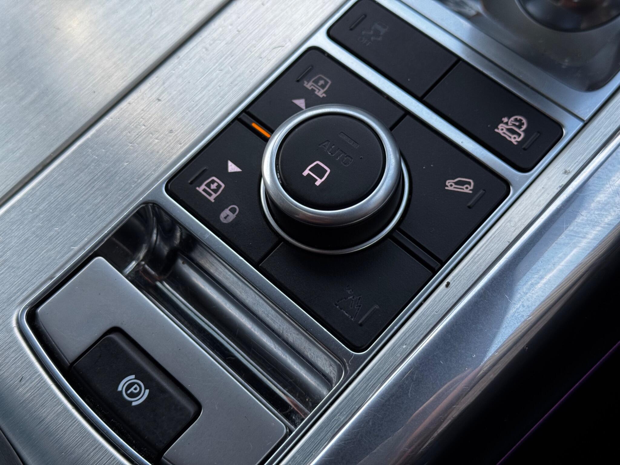 Land Rover Range Rover Sport view 32