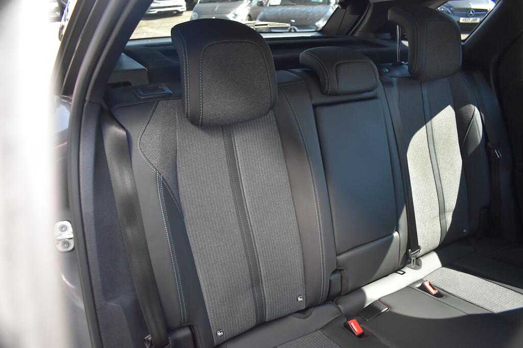 Peugeot 3008 view 34