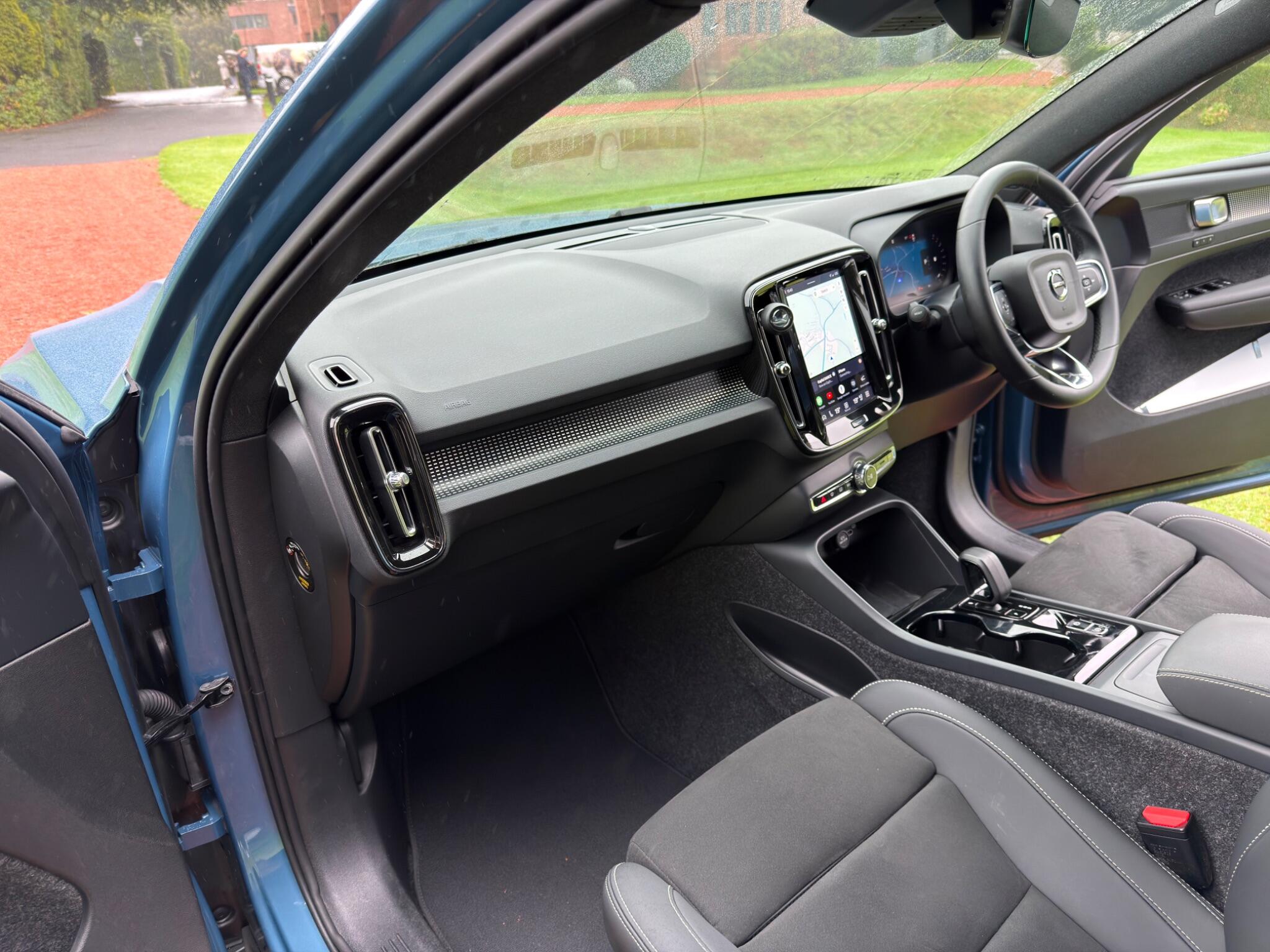 Volvo XC40 view 7