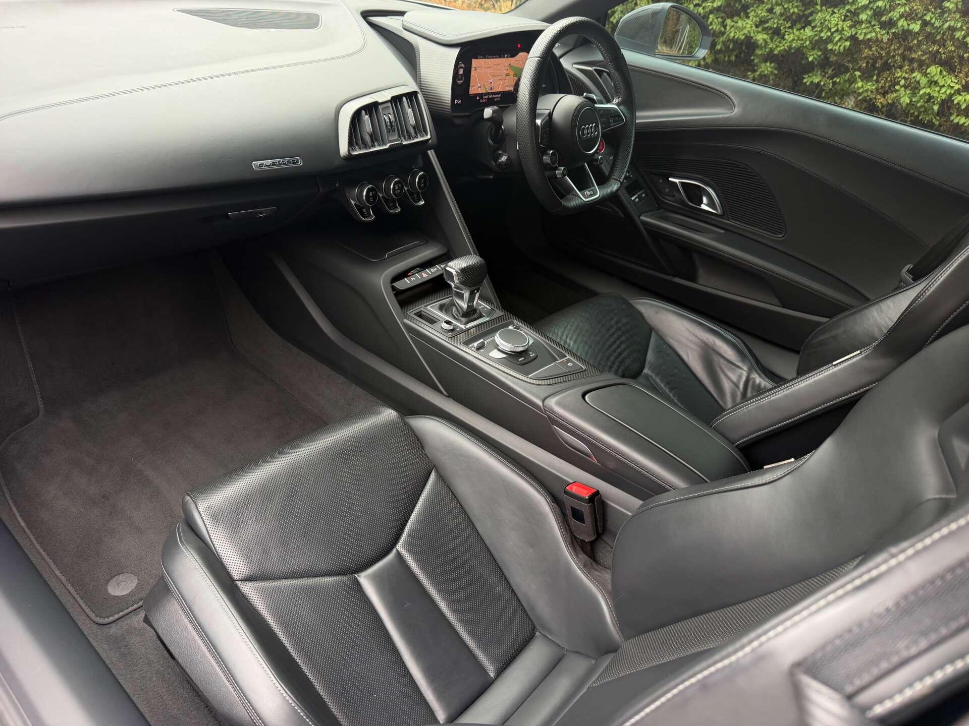 Audi R8 view 33