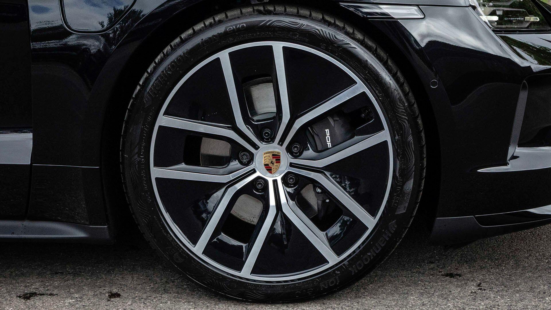 Porsche Taycan view 22