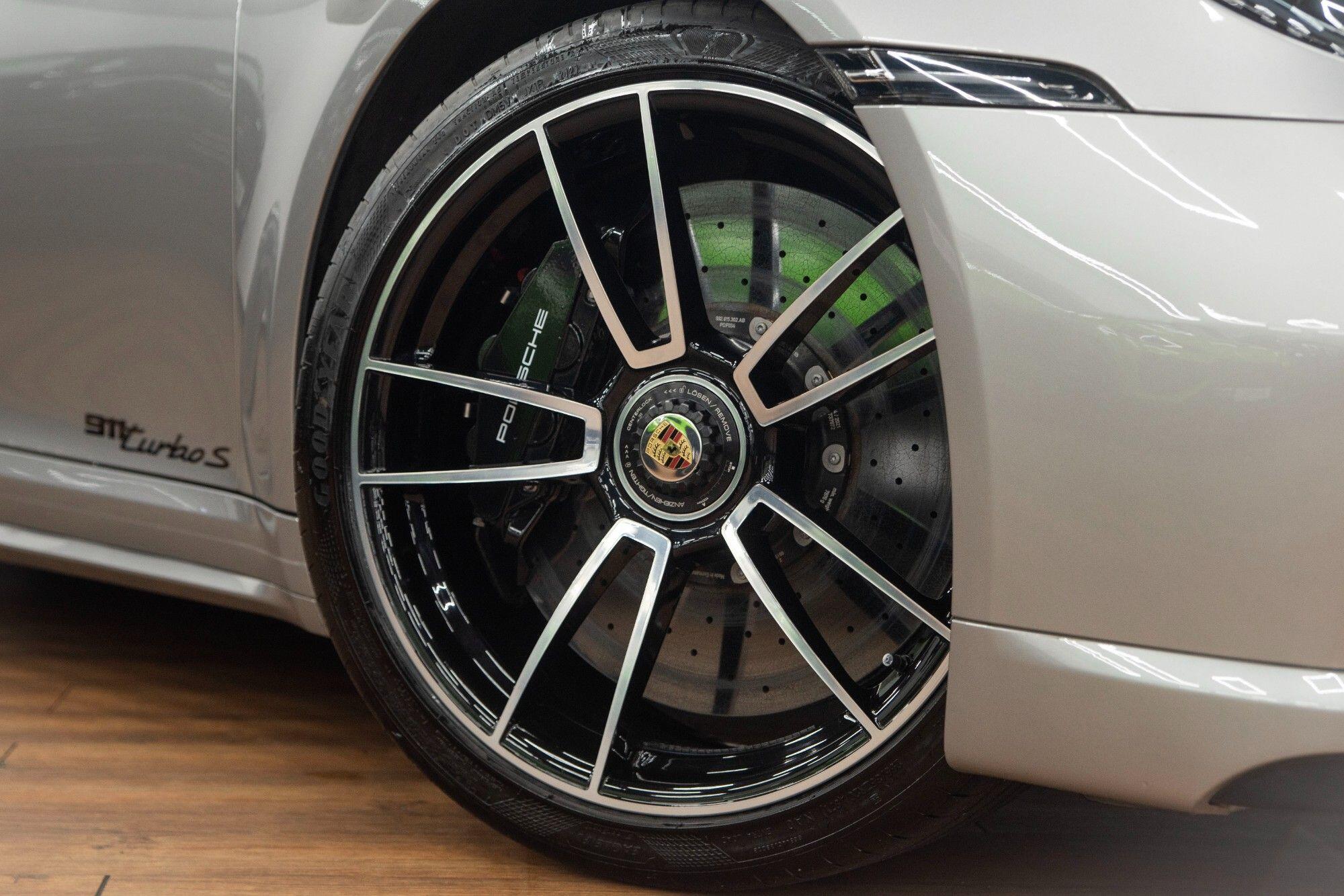 Porsche 911 view 5