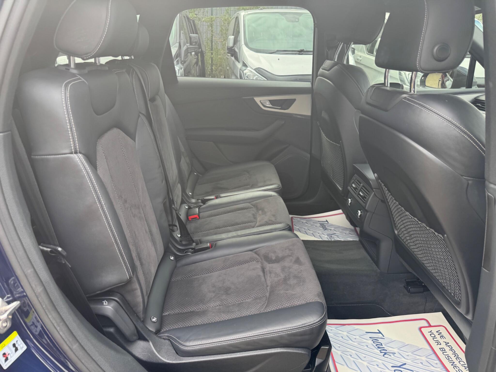 Audi Q7 view 18