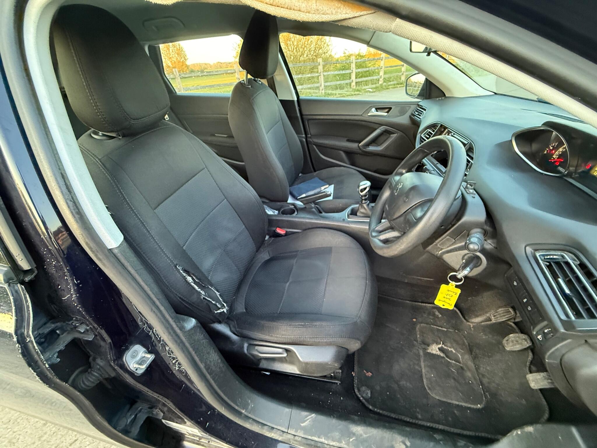 Peugeot 308 SW 1.6 BlueHDi Access Euro 6 (s/s) 5dr — photo 28 of 84