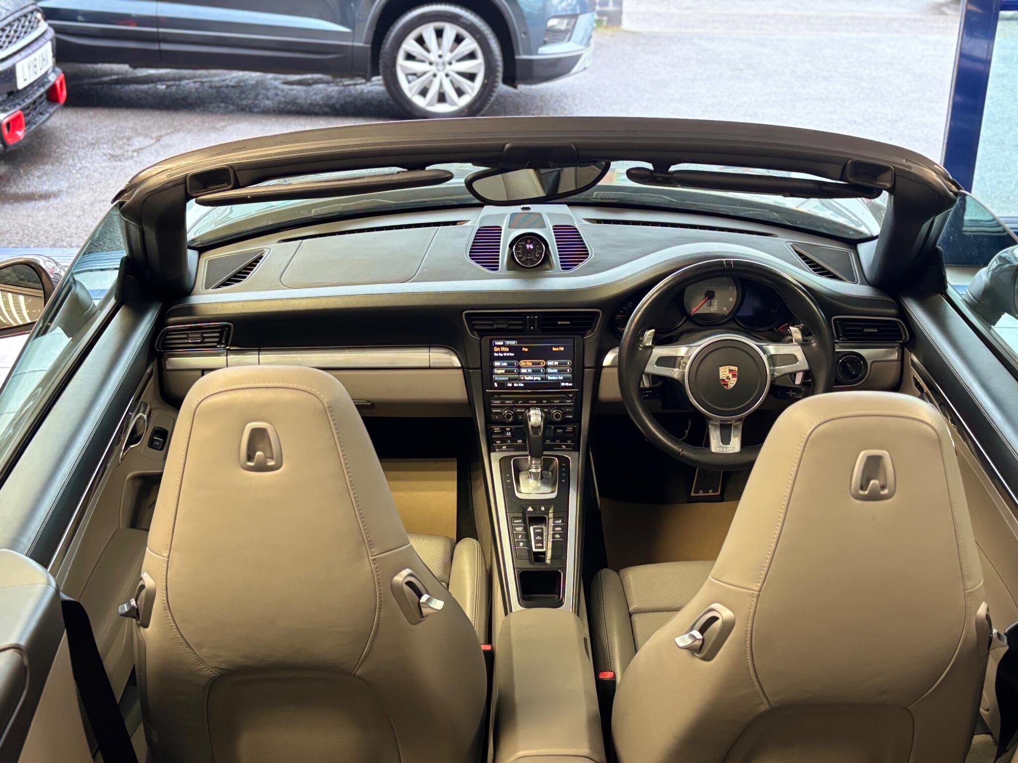 Porsche 911 view 24
