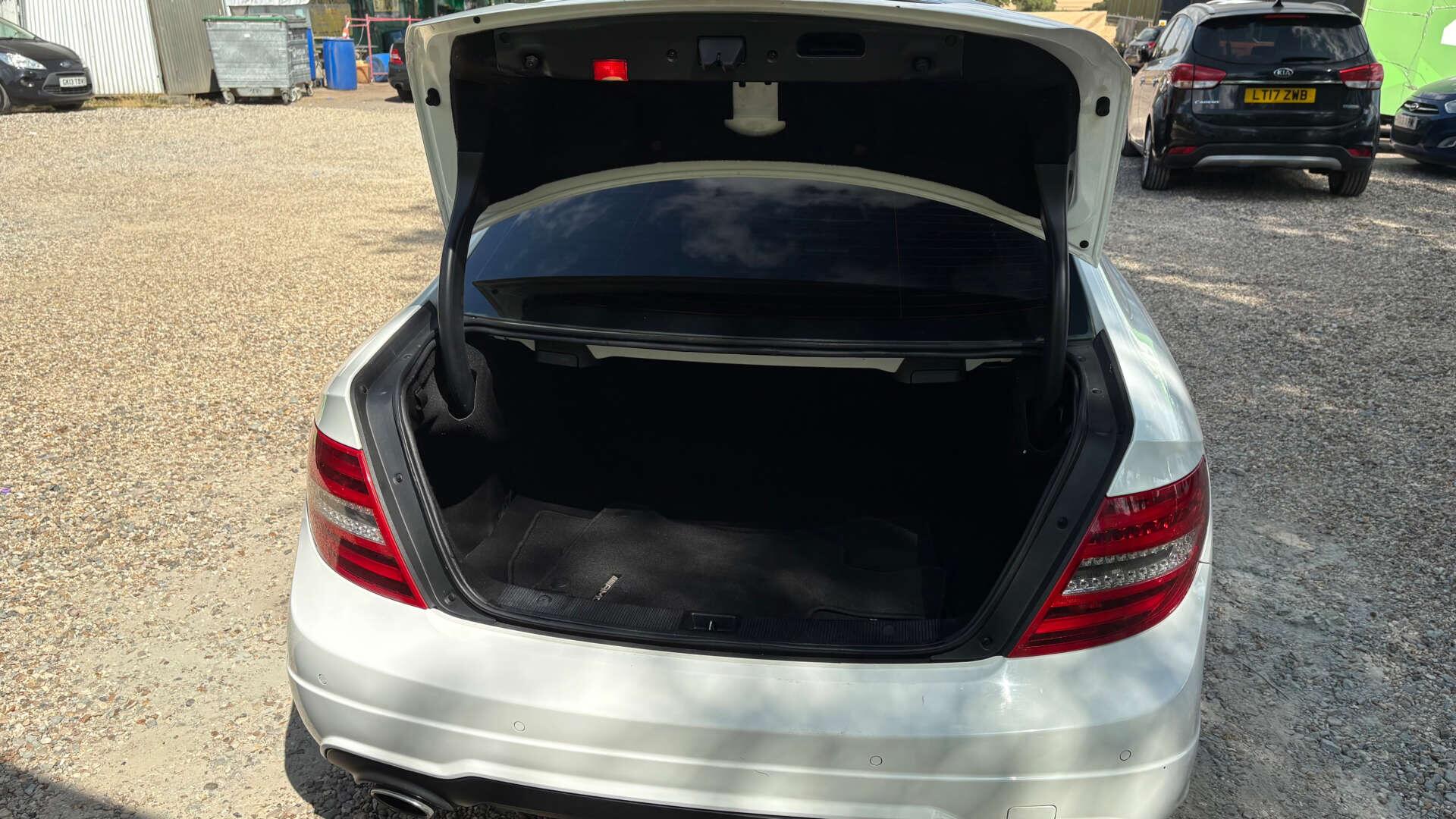 Mercedes-Benz C-Class view 34