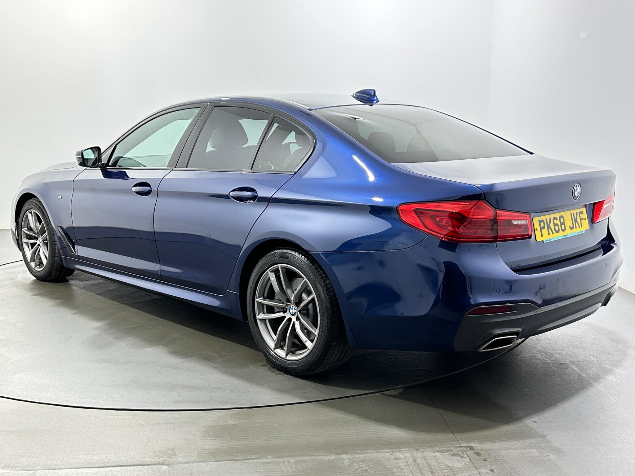 BMW 5 Series view 6