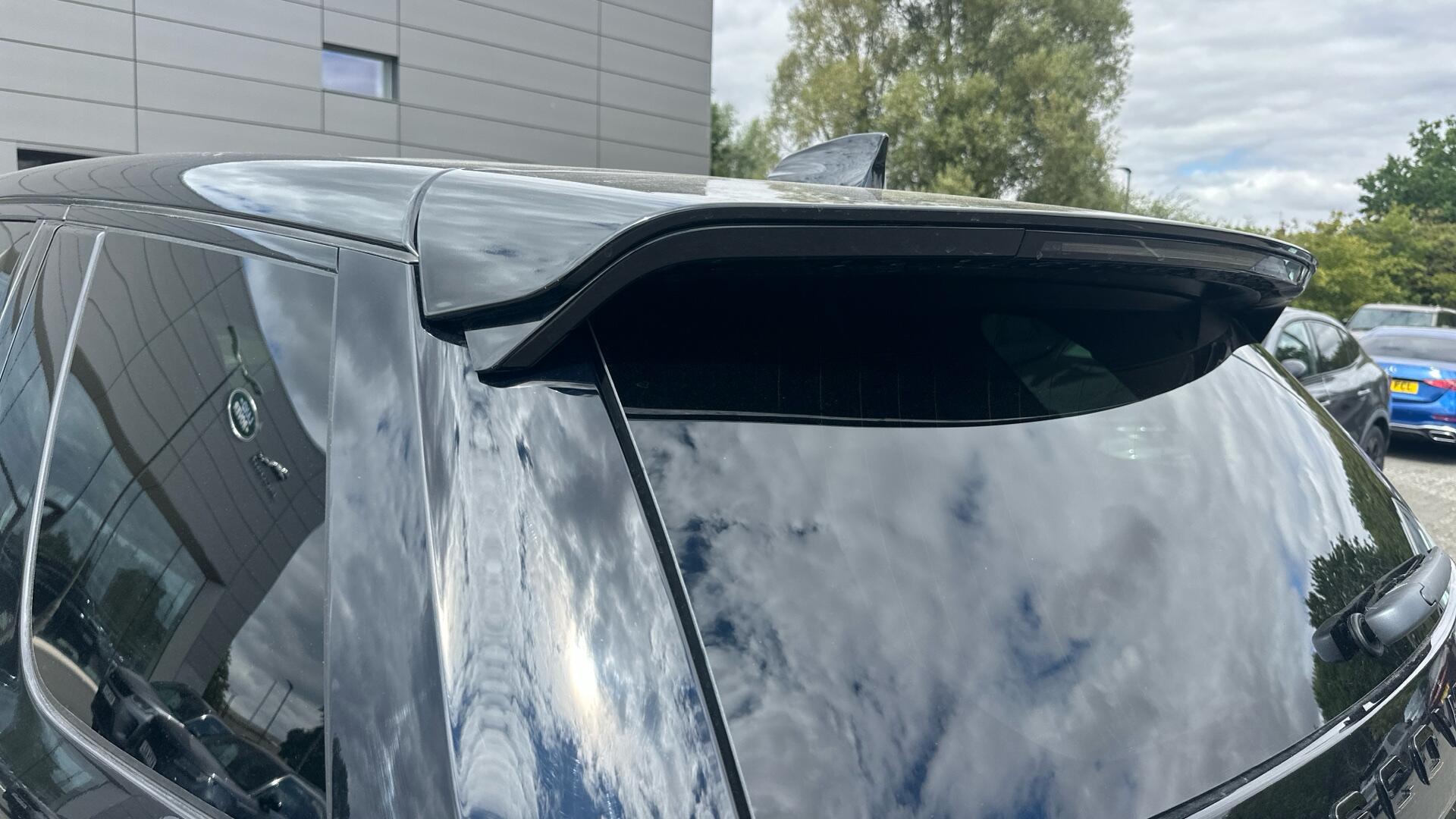Land Rover Discovery Sport view 22