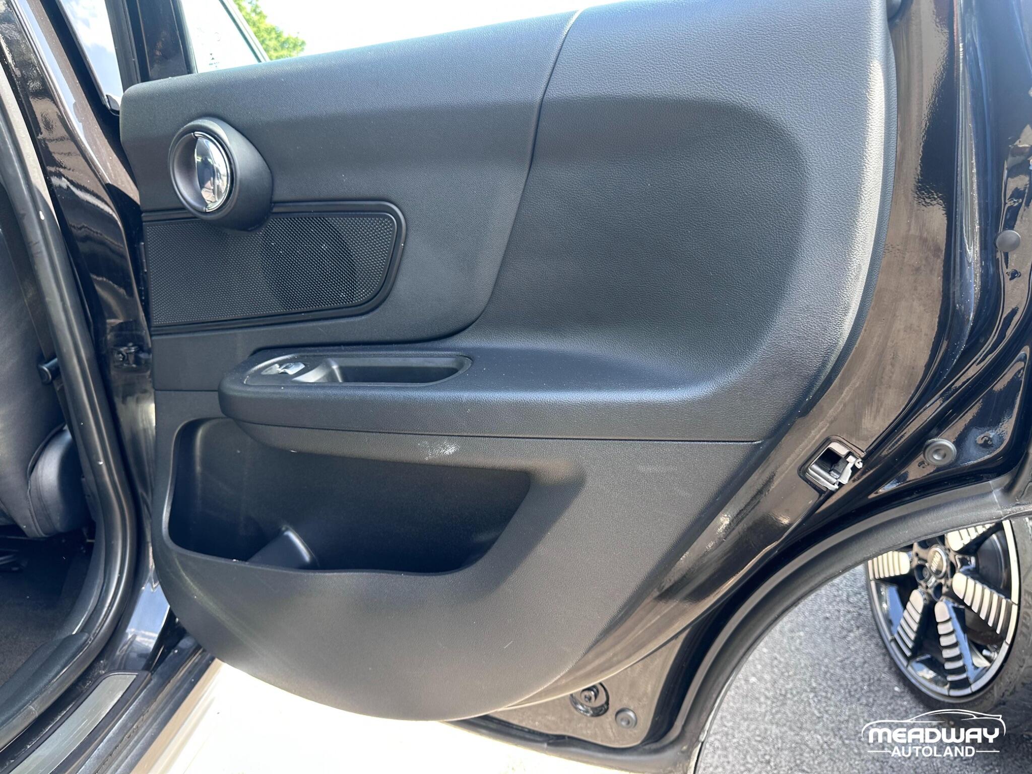 Mini Countryman view 29