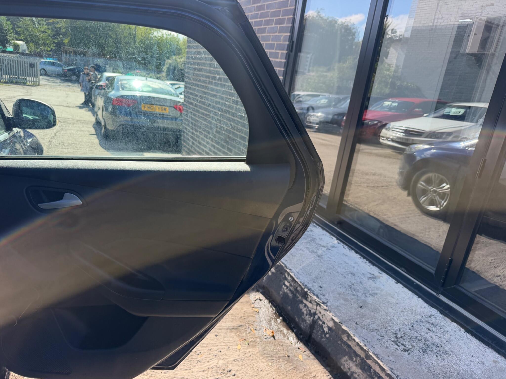 Ford Focus view 19