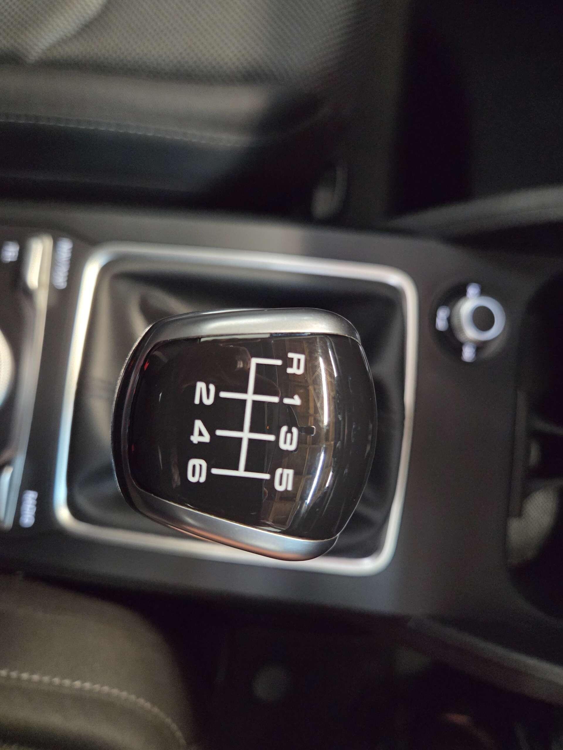 Audi Q2 view 23