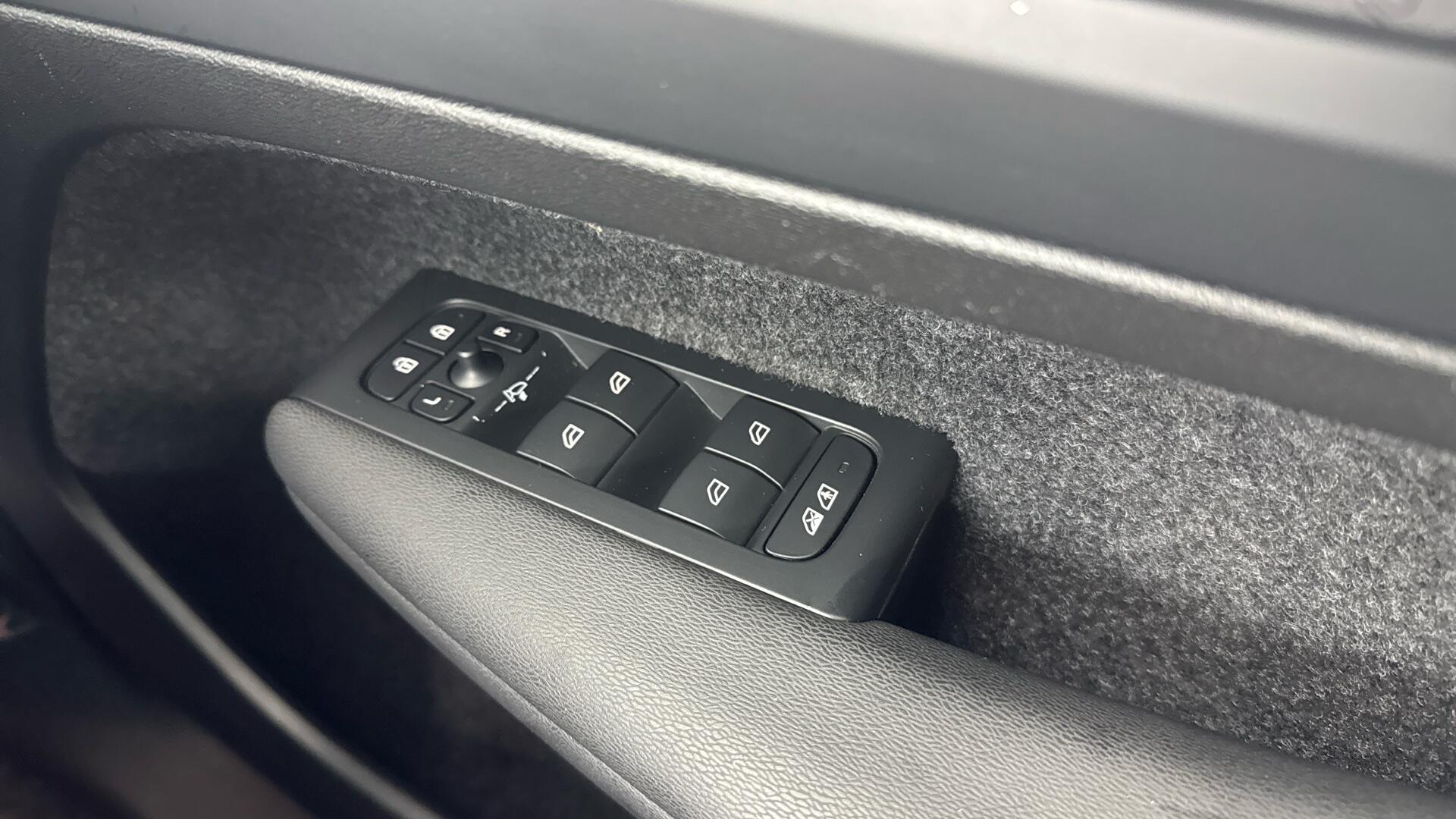 Volvo XC40 view 41