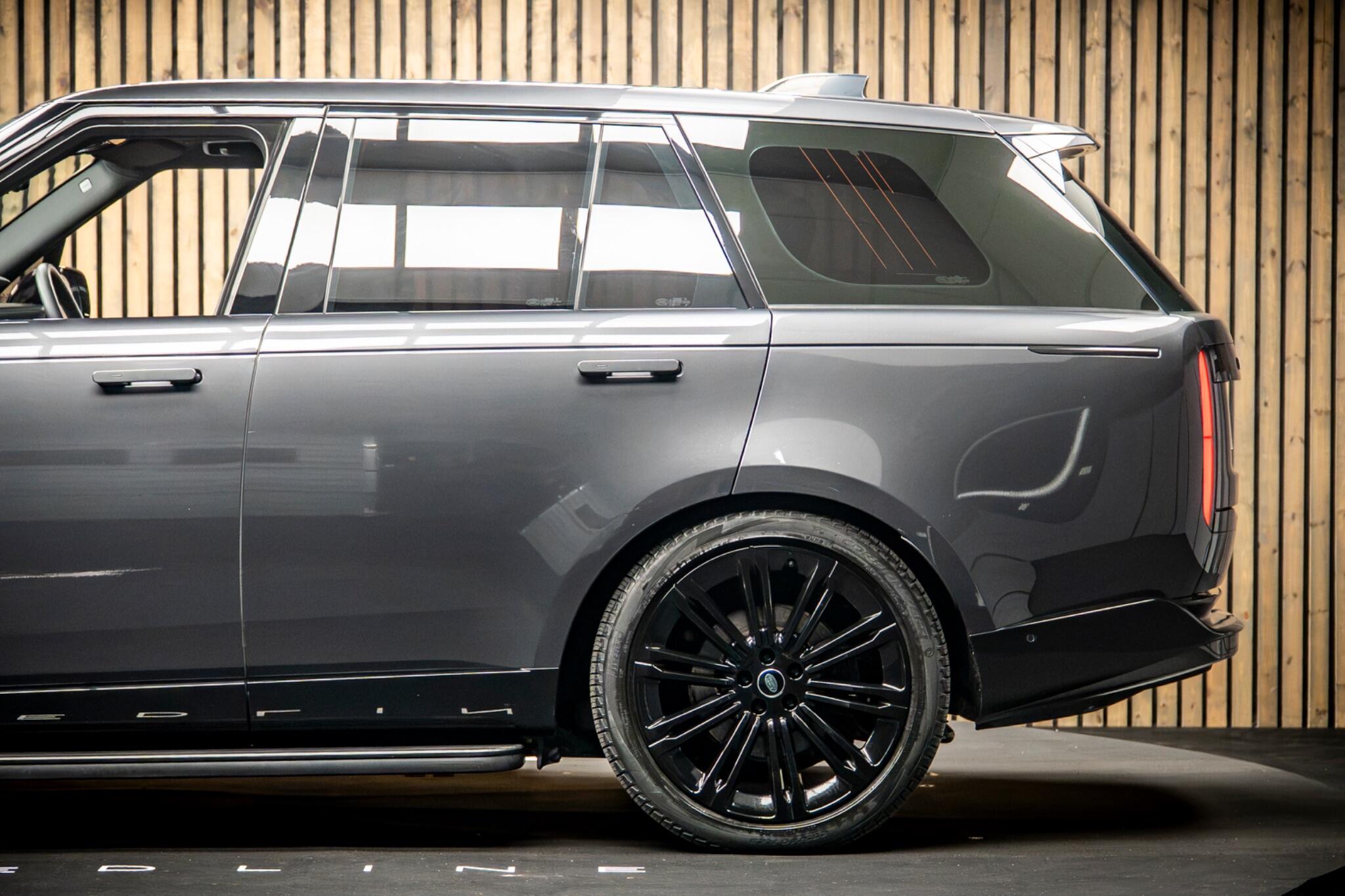 Land Rover Range Rover view 18