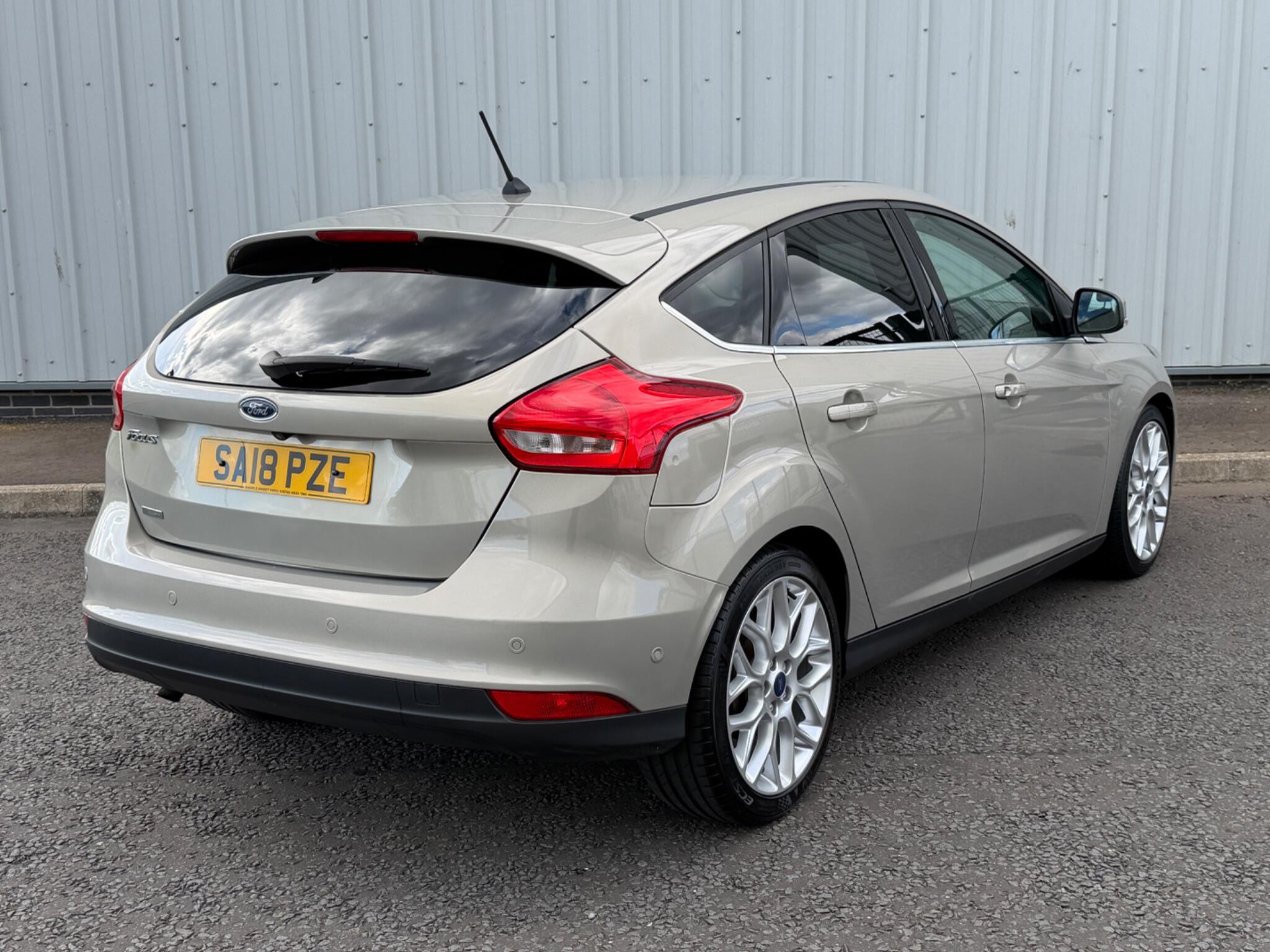 Ford Focus view 17