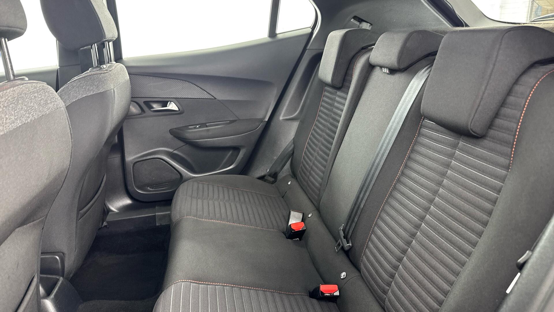 Peugeot 2008 view 14