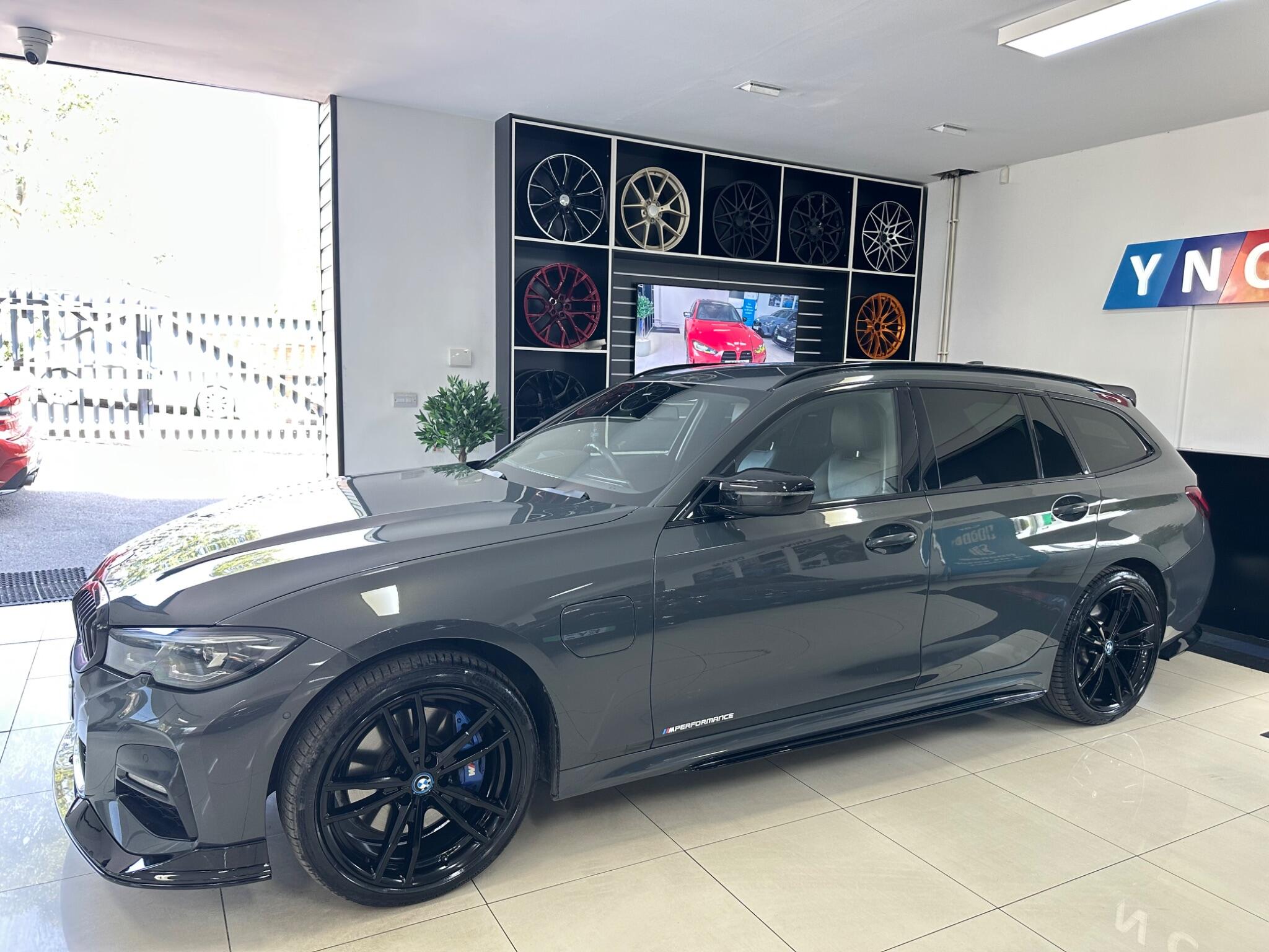 BMW 3 Series view 8