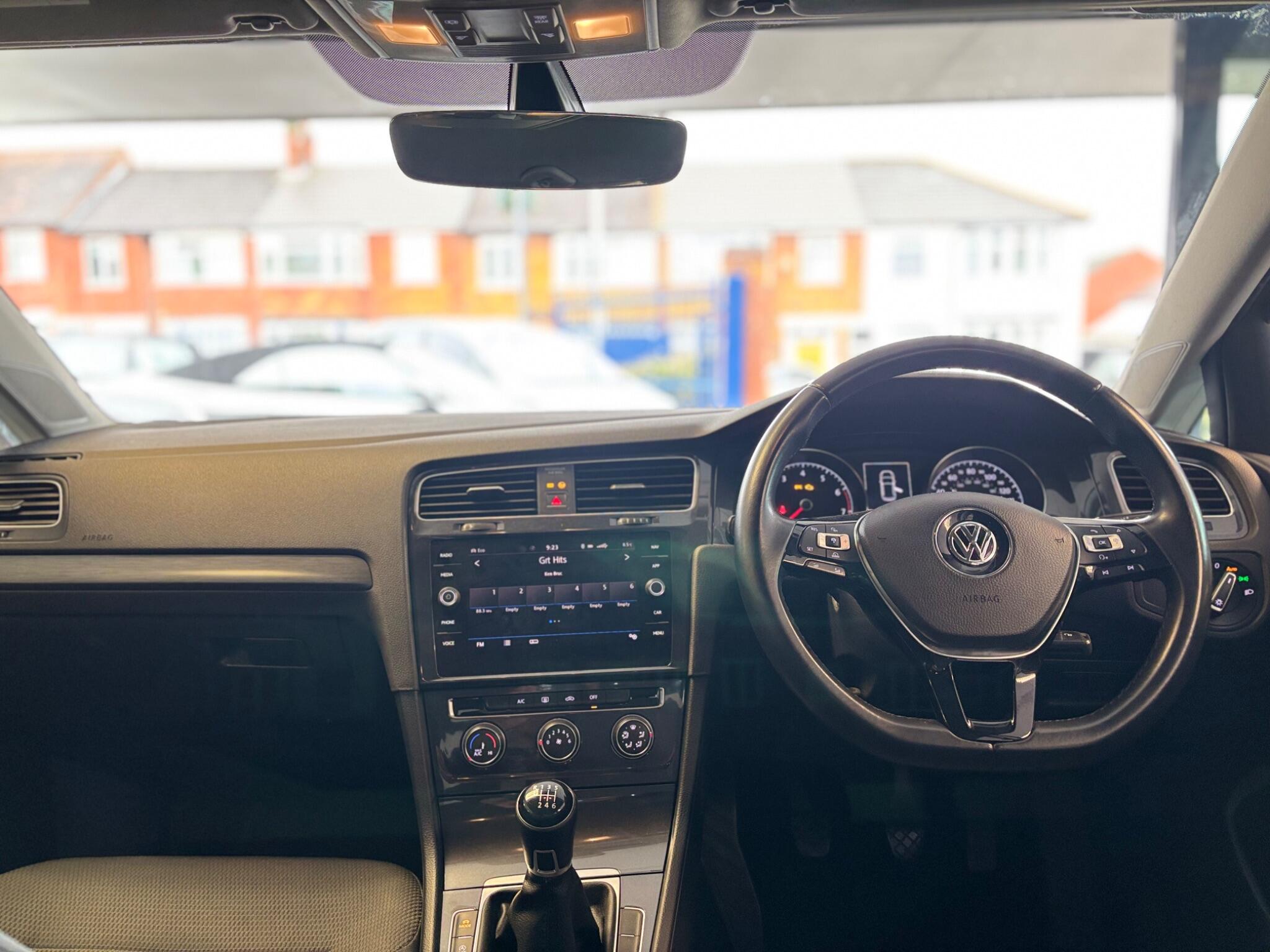 Volkswagen Golf view 17