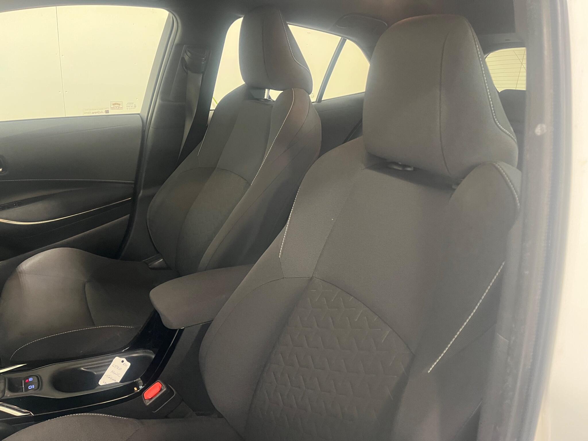 2020 Toyota Corolla 1.8 VVT-h Icon CVT Euro 6 (s/s) 5dr • 57,988 miles image 32