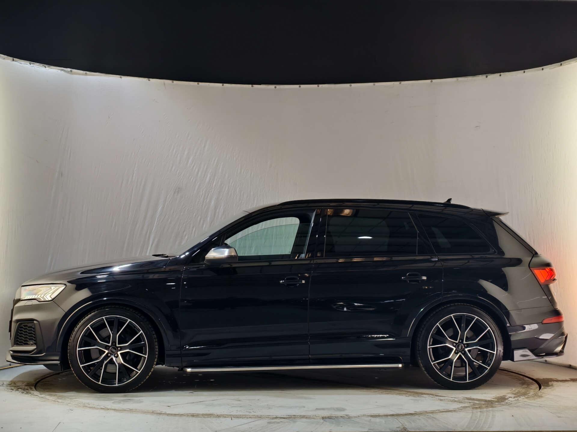 Audi SQ7 view 13