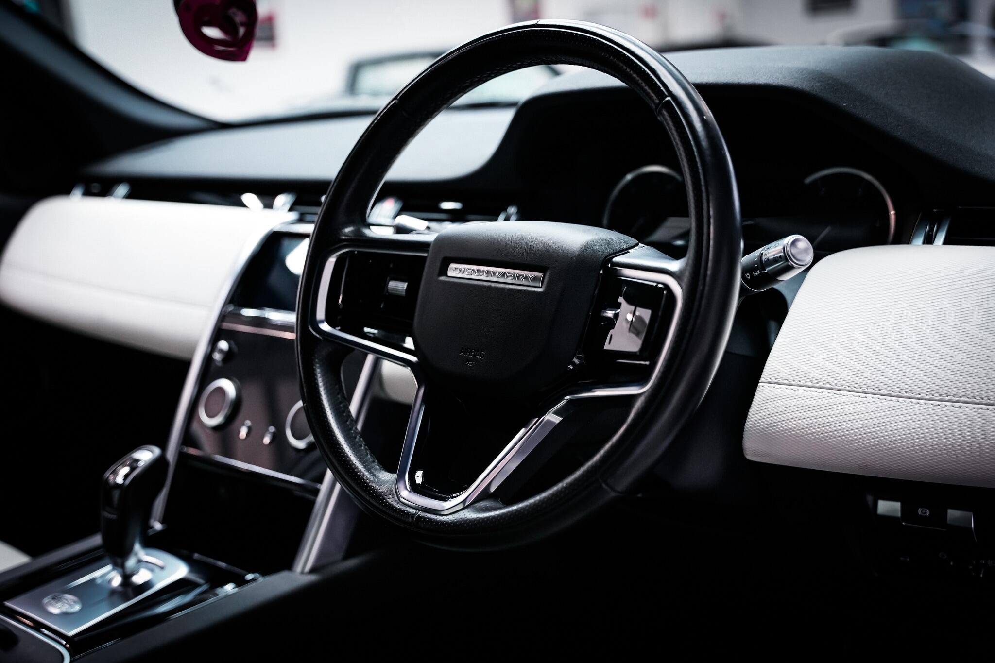 Land Rover Discovery Sport view 18