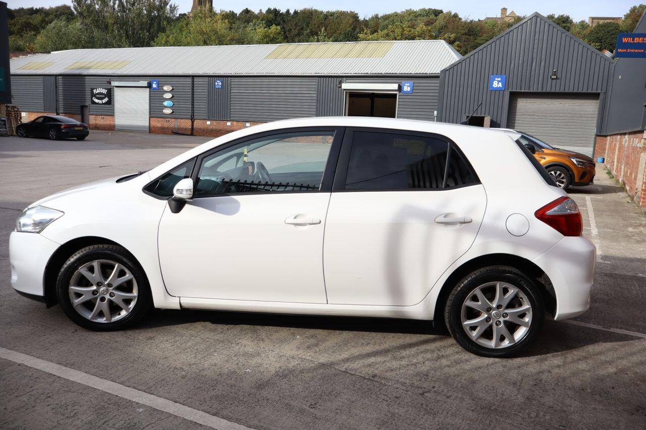 Toyota Auris view 4