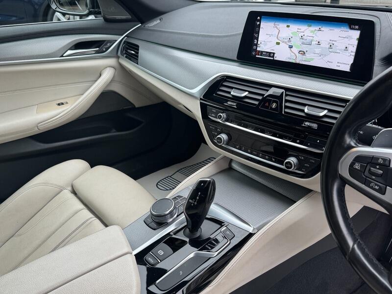 2017 BMW 5 Series image 34