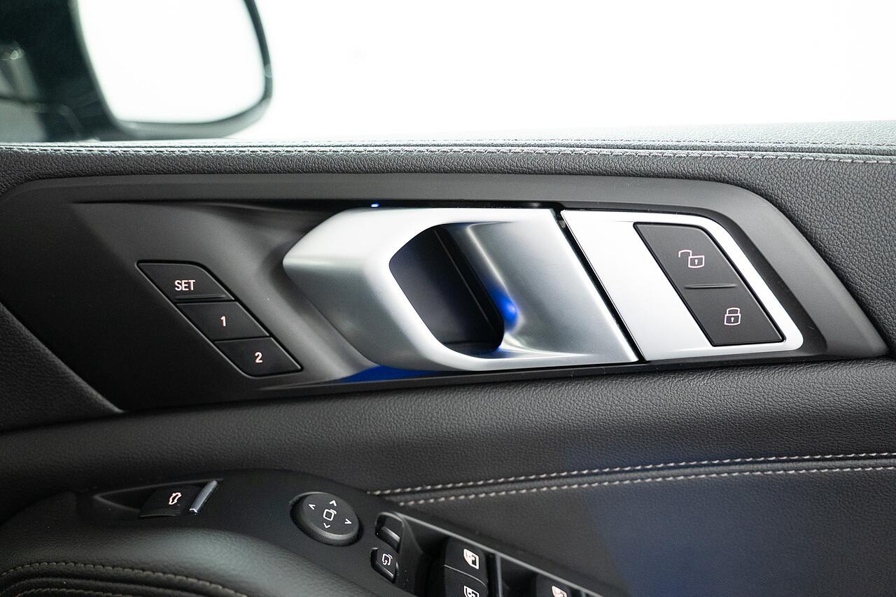 BMW X5 view 10