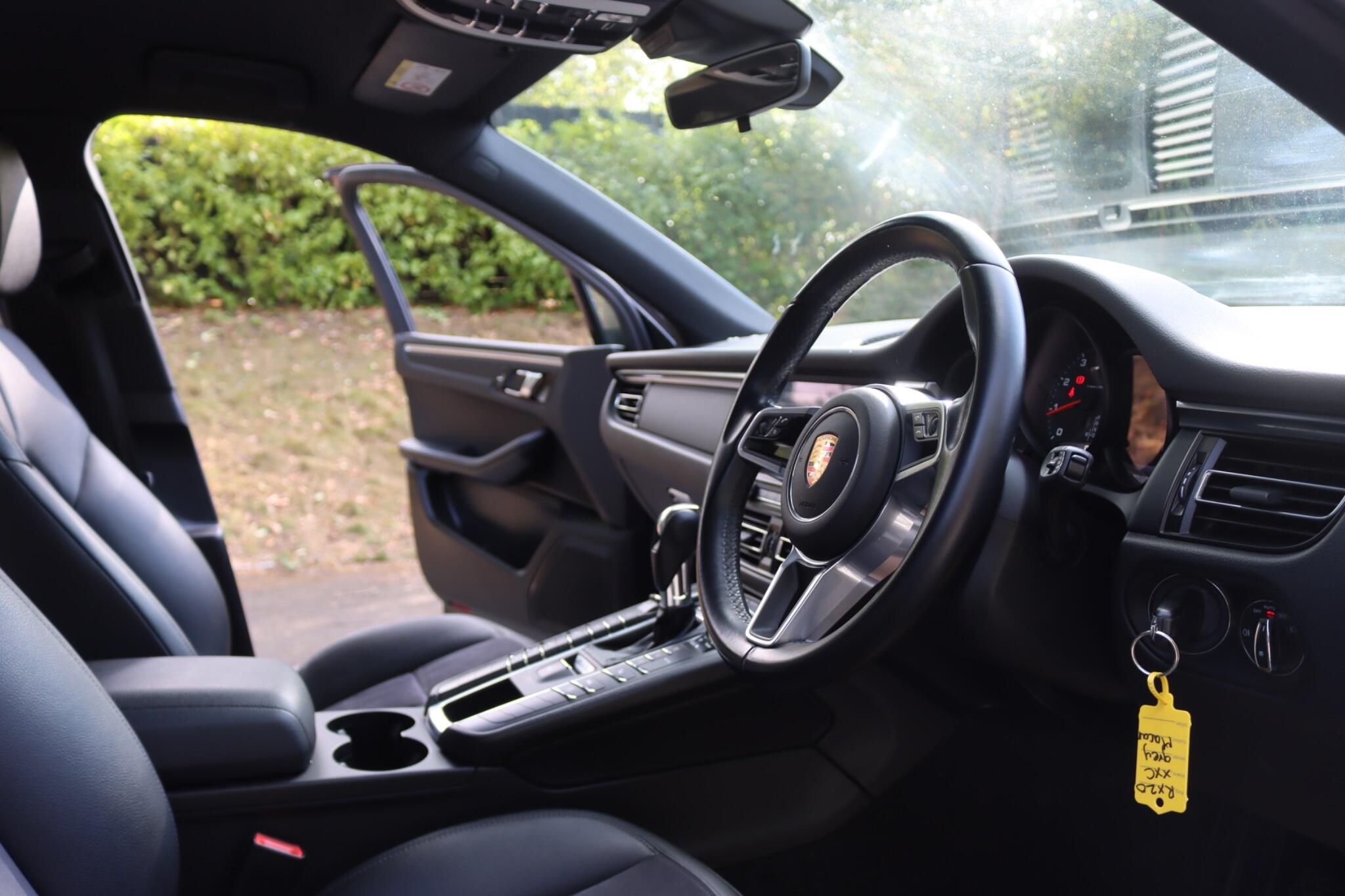 Porsche Macan view 35