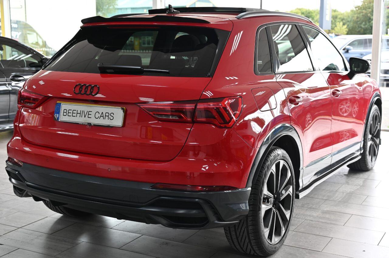 Audi Q3 view 10