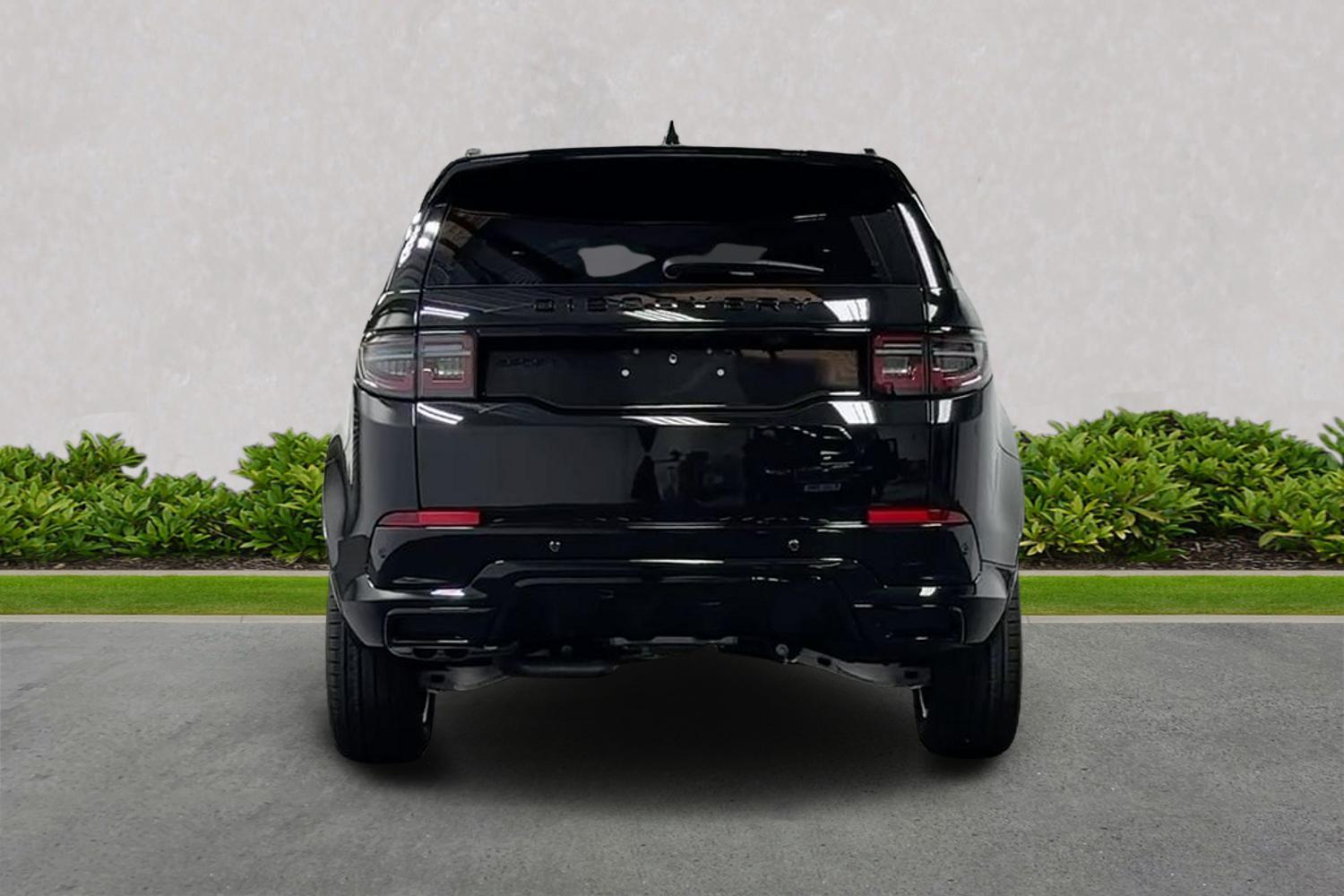 Land Rover Discovery Sport view 4